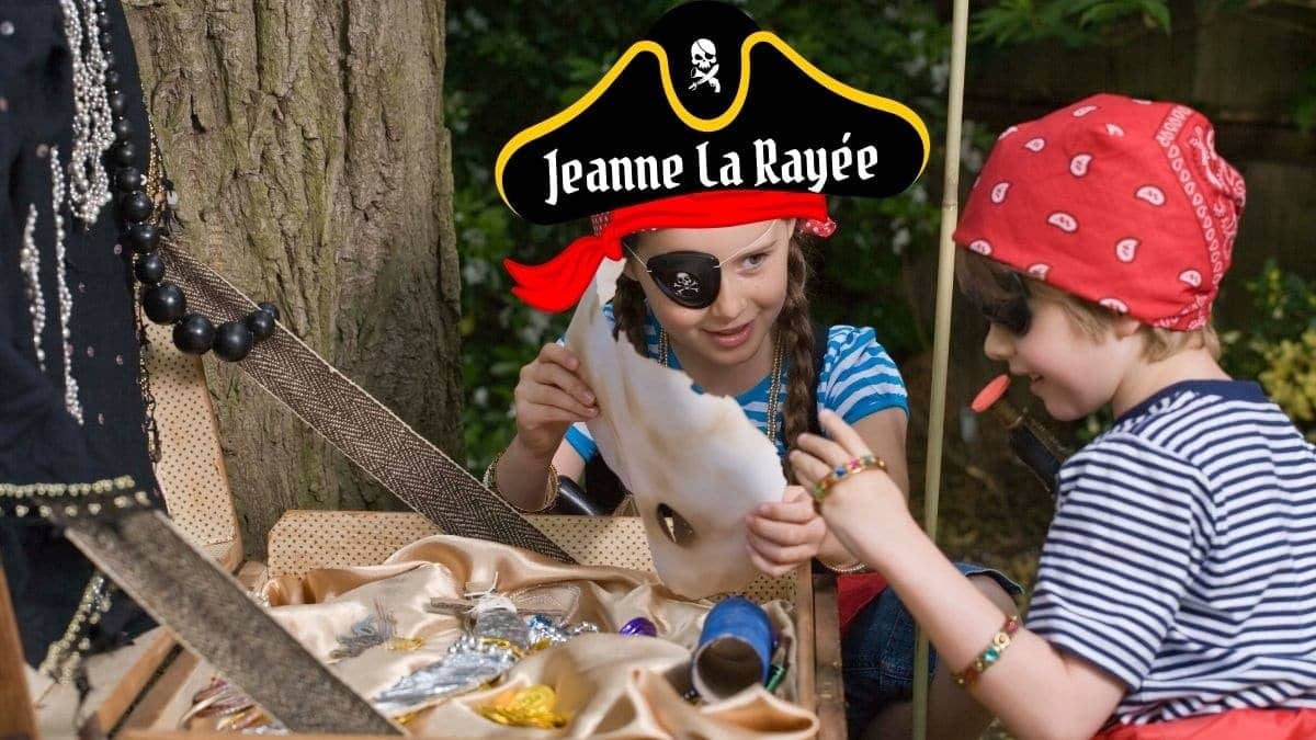 enfants qui jouent pour un anniversaire pirate